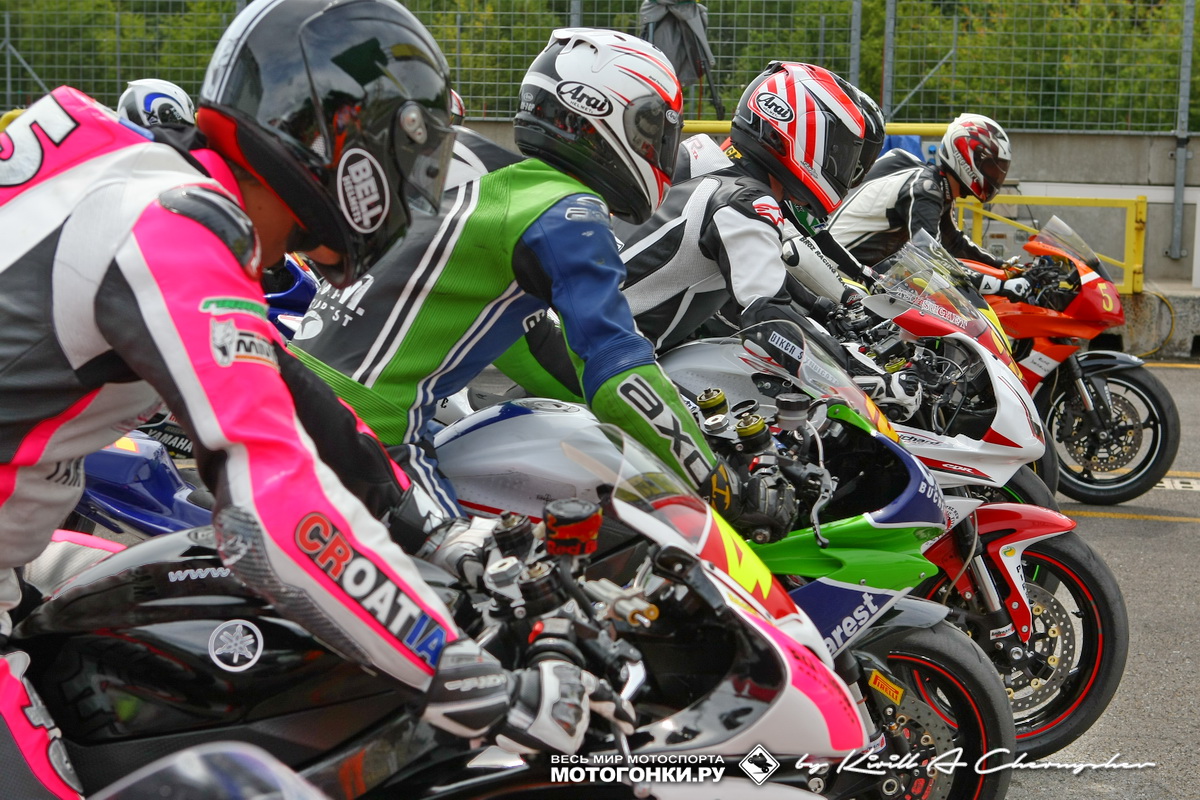 Многочисленные классы поддержки - от локальных кубков до Кубка мира в рамках World Superbike 2012-2014 годов