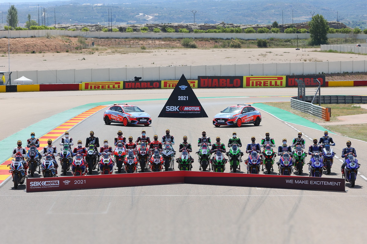 World Superbike: Класс 2021 - семейное фото на главной прямой Motorland Aragon