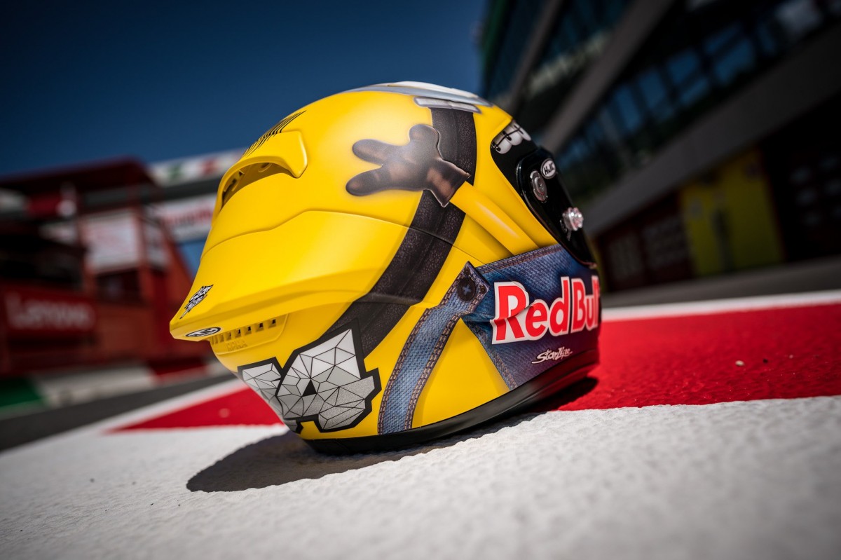 Пол Эспаргаро из Repsol Honda показал особый дизайн шлема для Гран-При Италии 2021 года