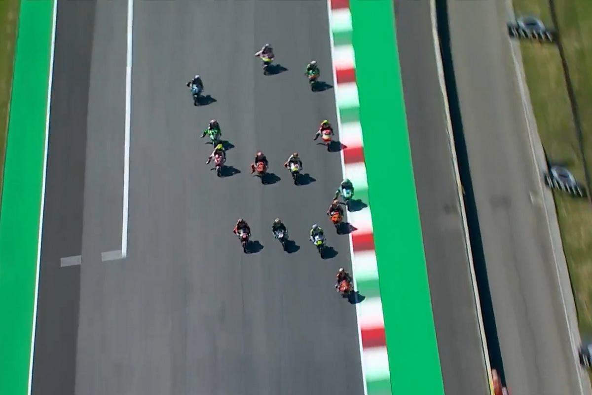 Типичный Муджелло в Moto3: группа лидеров распределяется перед входом в Сан-Донато