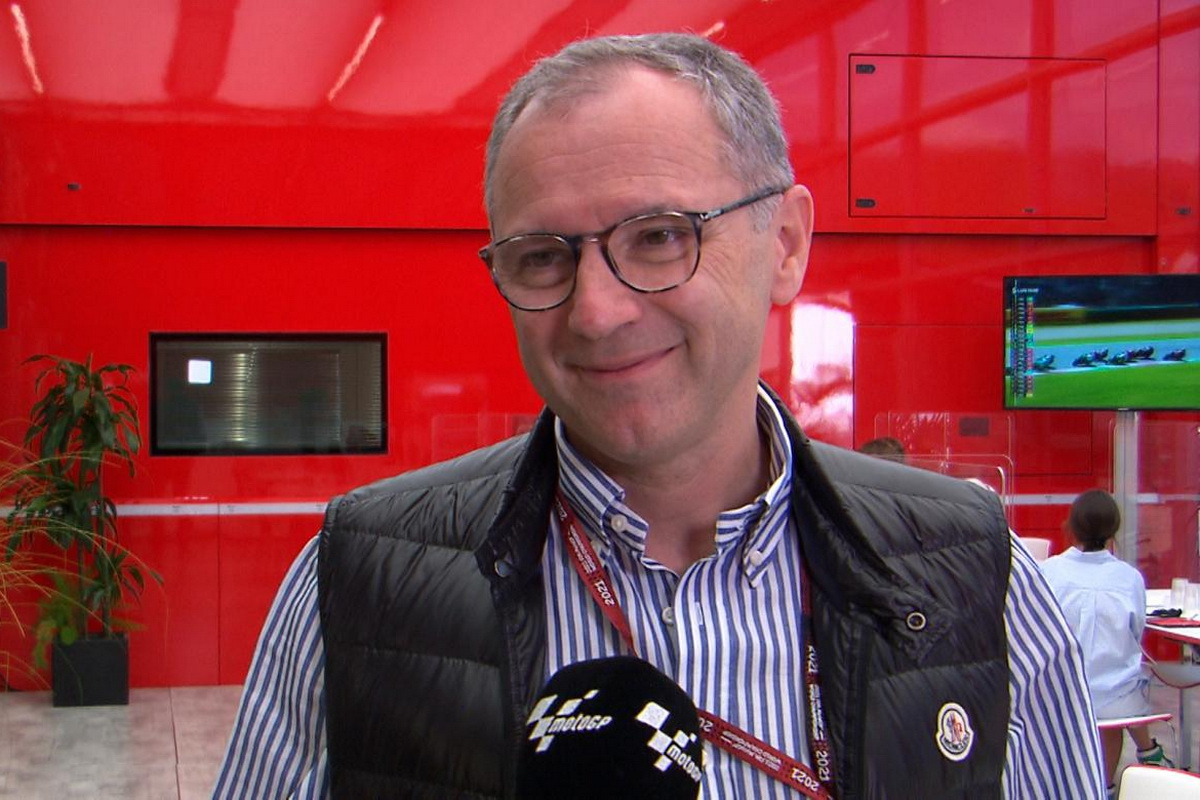 F1 CEO Стефано Доменикали дает интервью на Гран-При Италии по MotoGP
