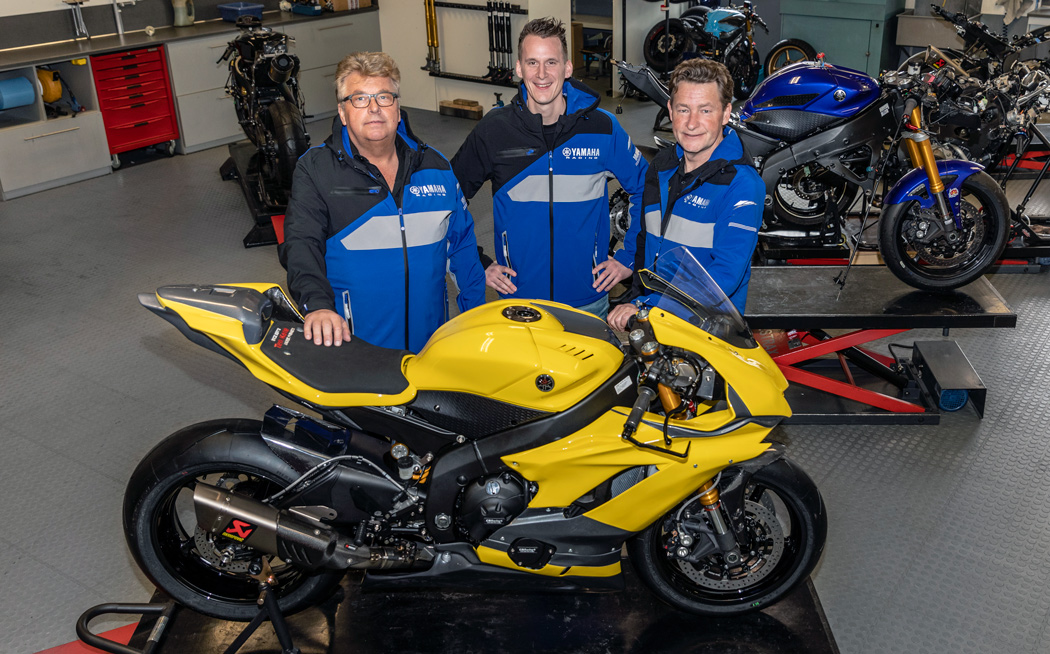 Зимой 2019 года произошла смена поставщика мотоциклов - Yamaha тоже бывает желтой!