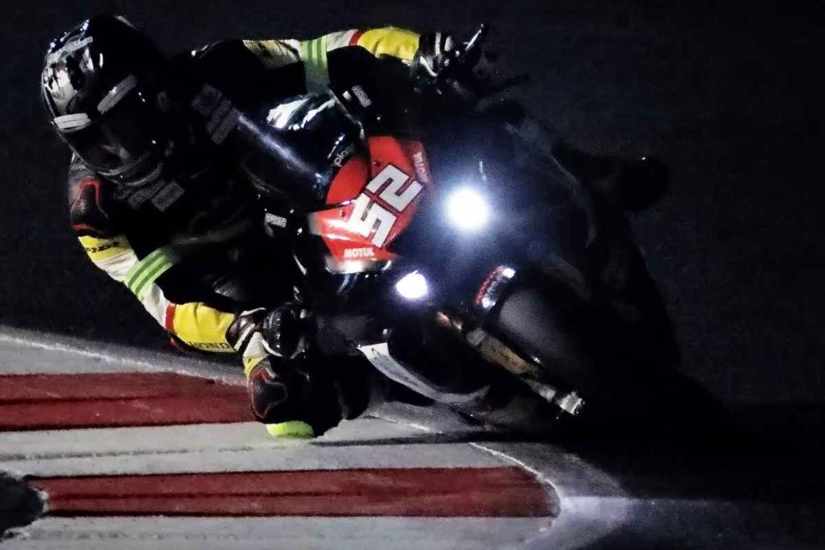 Алессандро Дельбьянко на BMW выиграл ночную квалификацию CIV Superbike в Мизано