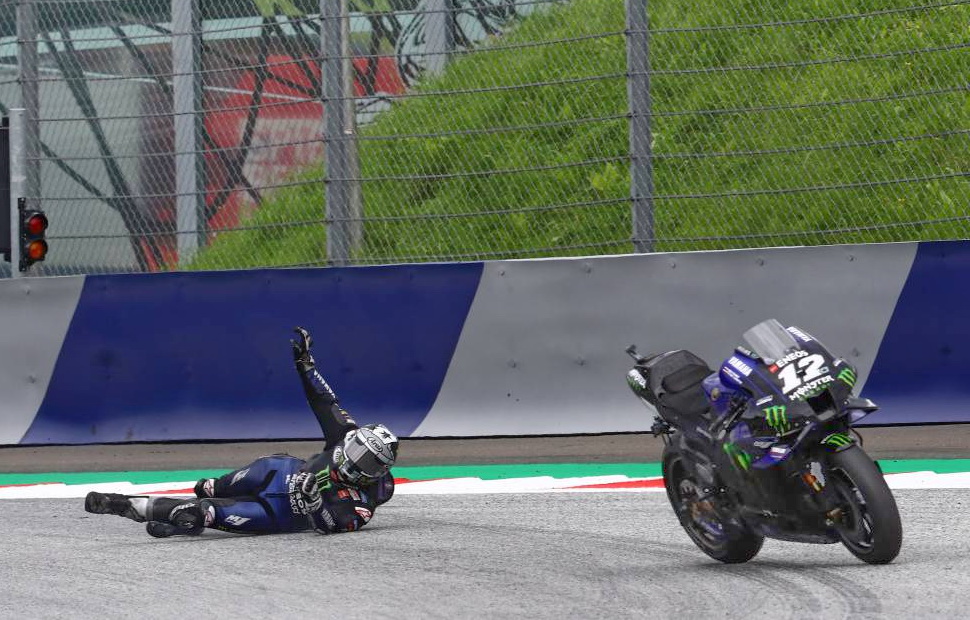Маверик Виньялес катапультировался с мотоцикла в 1-м повороте Red Bull Ring после отказа тормозов