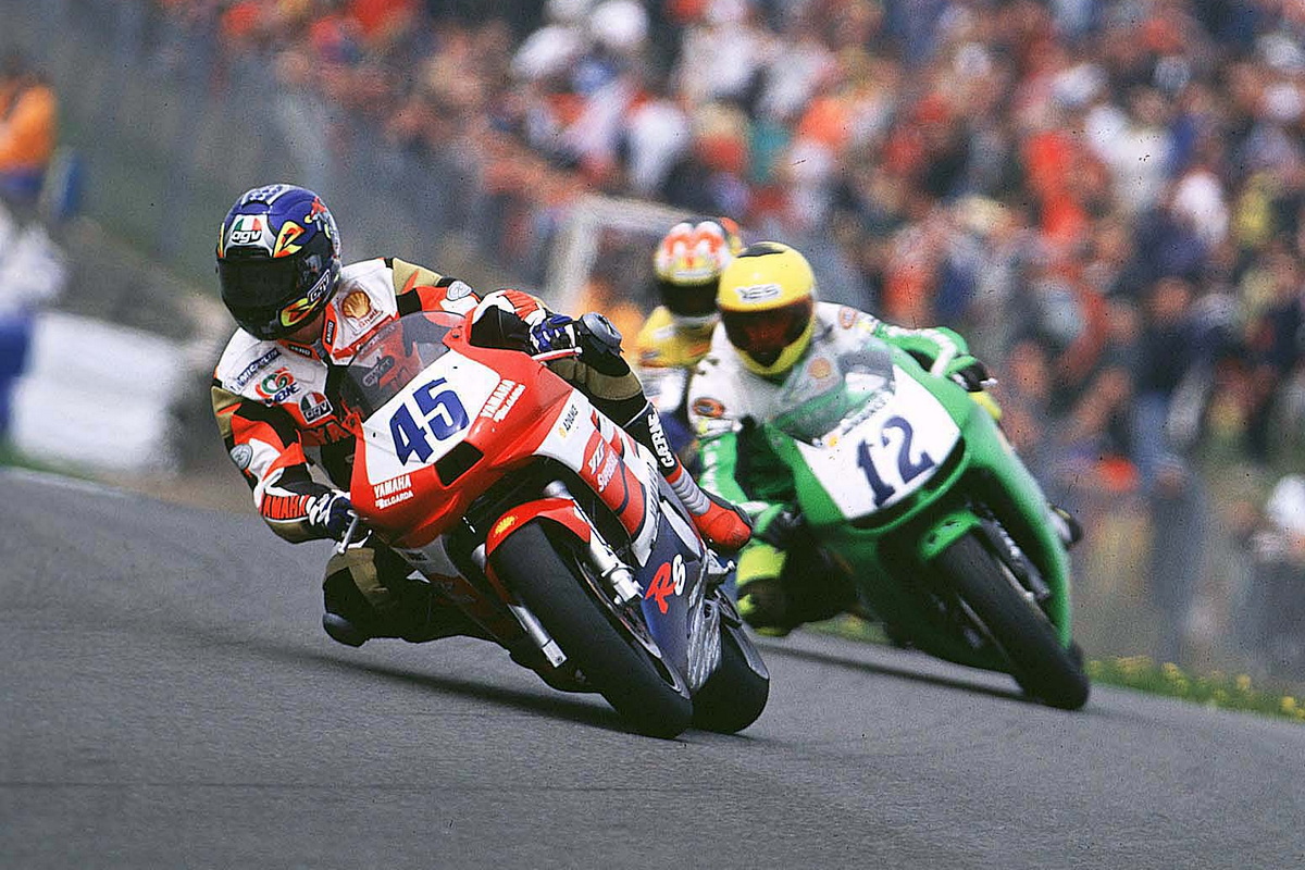 Дебют World Supersport в 1999 году: Джеймс Витхем на борту новенького Yamaha R6