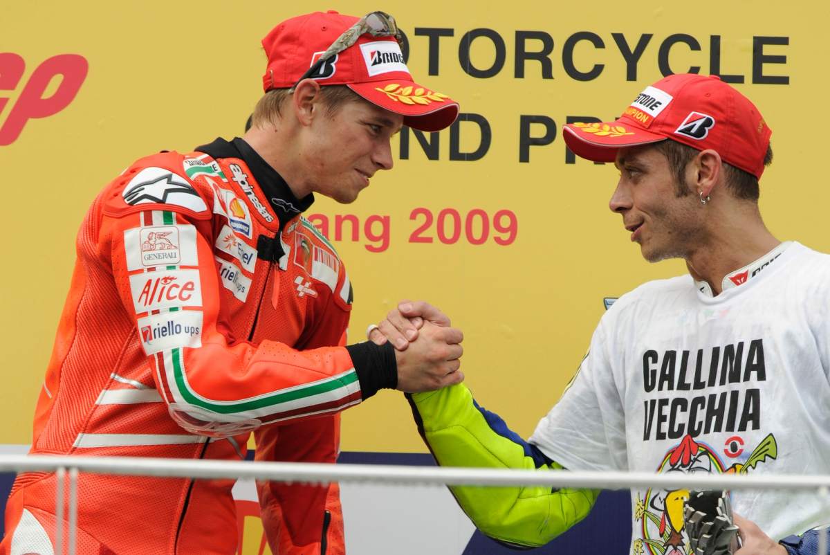Два величайших дуэлянта MotoGP: Кейси Стоунер и Валентино Росси, взявший 9-й мировой титул на Гран-При Малайзии 2009 года