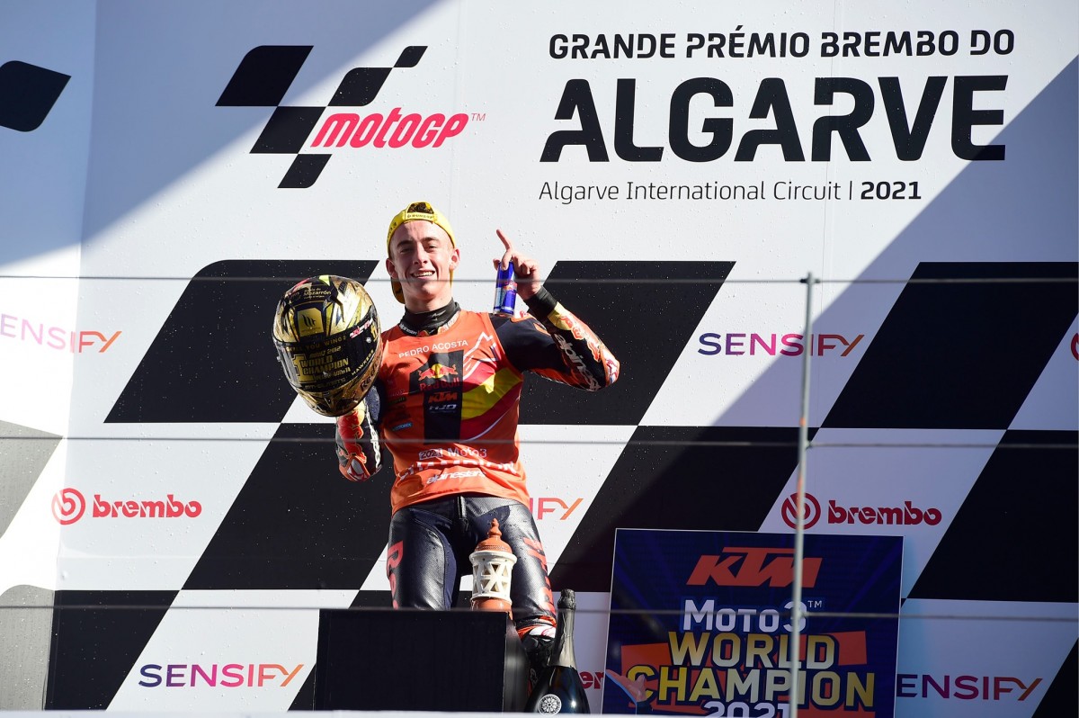 Педро Акоста коронованный чемпион Moto3 2021 года
