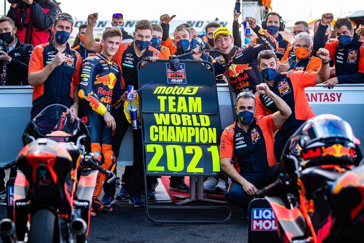 Red Bull KTM Ajo - команда-чемпион мира Moto3