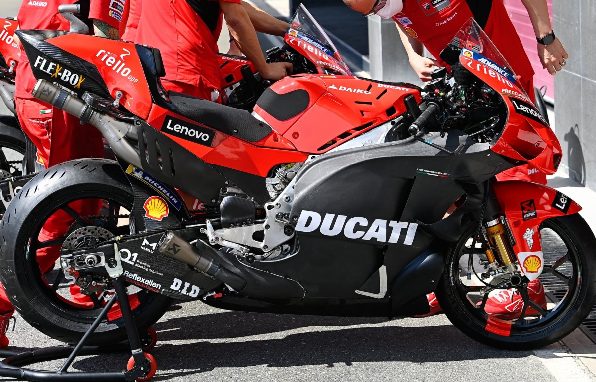 Первые фото из паддока Хереса: Ducati Desmosedici GP22 на тестах IRTA