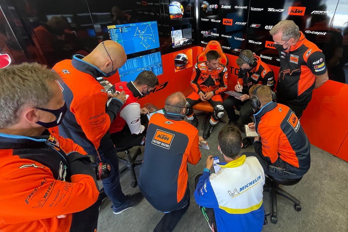 В гараже Tech 3 KTM Factory Racing новые лица - Рауль Фернандес и Реми Гарднер