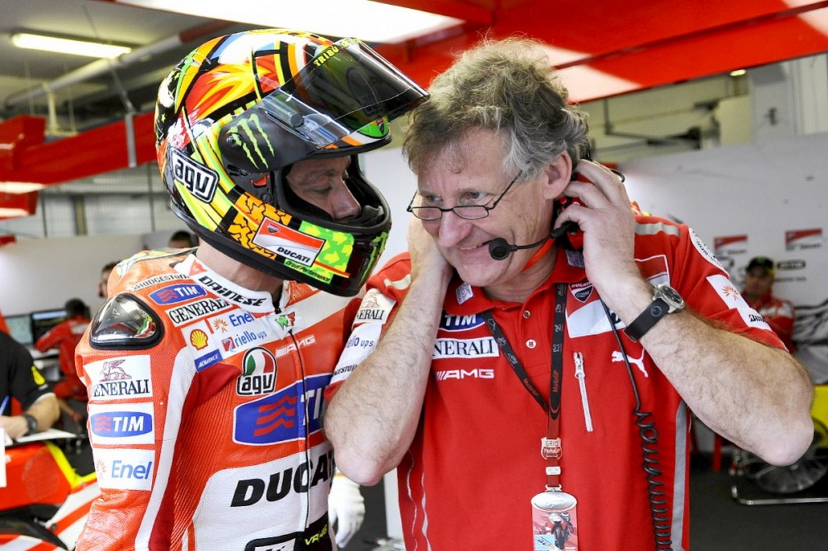 Валентино Росси и Джереми Бёржесс в трудном приключении с Ducati Factory