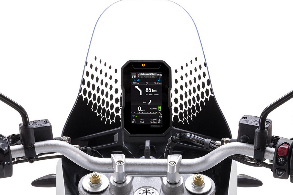 Первый раллийный мотоцикл Ducati DesertX (2022) - контрольная TFT-панель