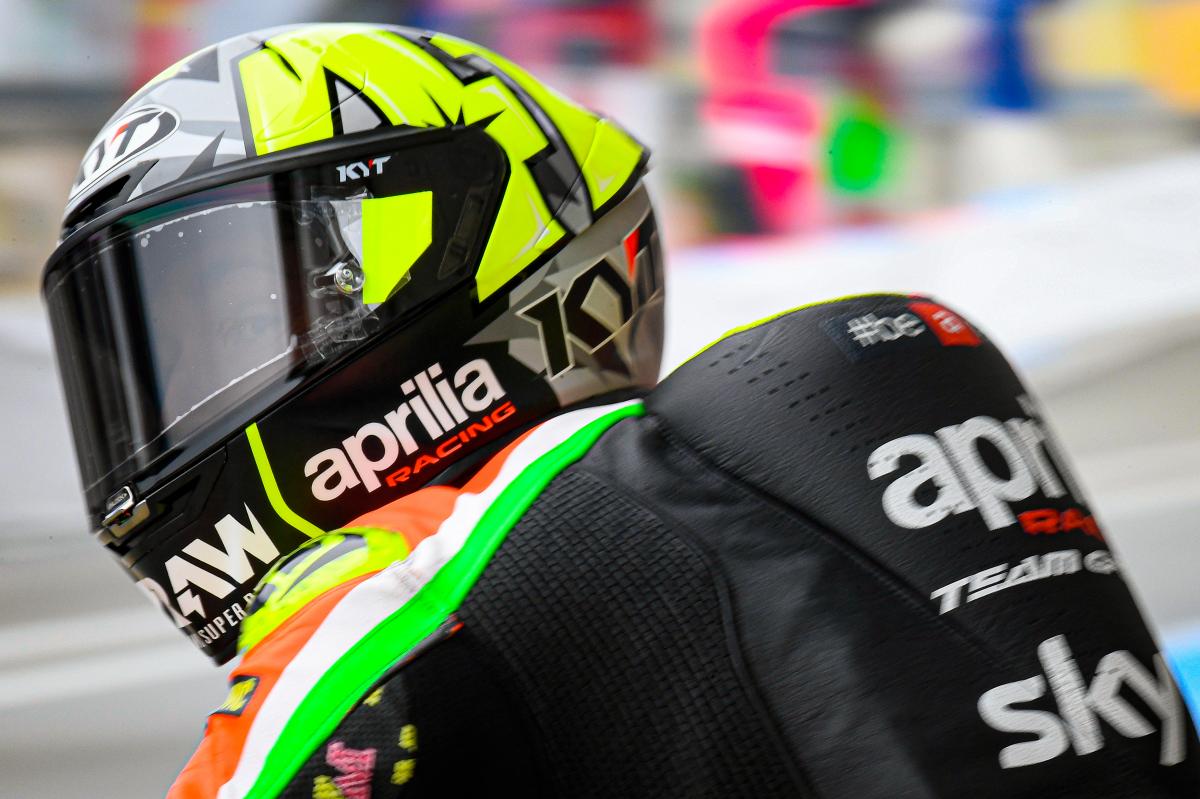 Алеш Эспаргаро является амбассадором индонезийского бренда KYT в MotoGP