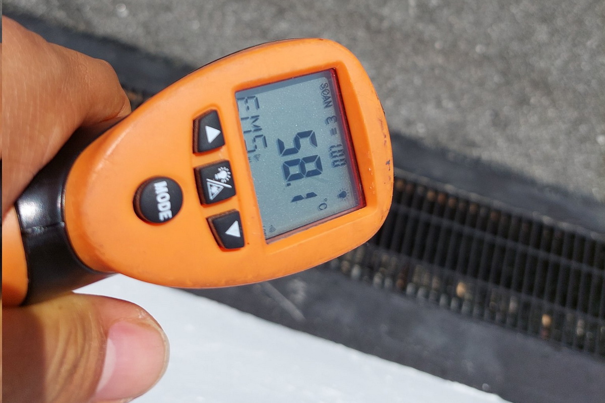 Температура на пит-лейне Sepang International Circuit в субботу днем +58 градусов