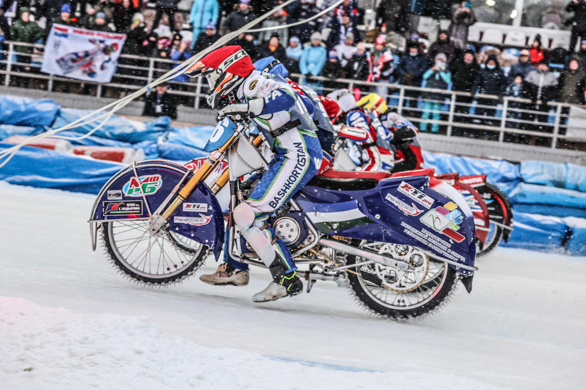 Старт гонки FIM Ice Speedway Gladiators, Тольятти, 2022