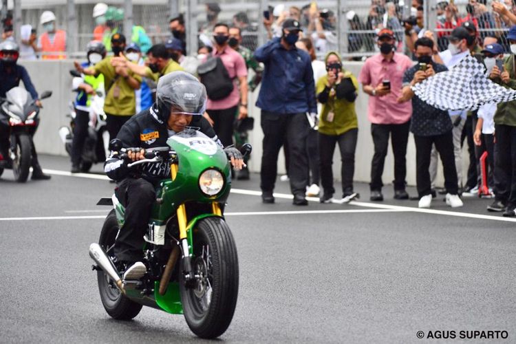 Президент Индонезии Видодо первым сделал несколько кругов по Mandalika International Street Circuit