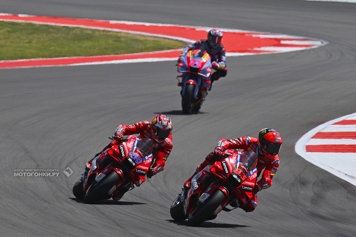 Пилоты Ducati по очереди выходили на 1-ю позицию Q2, ускоряя друг друга