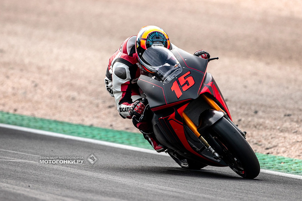 Алекс де Анжелис на борту прототипа MotoE Ducati V21L, Валлелунга
