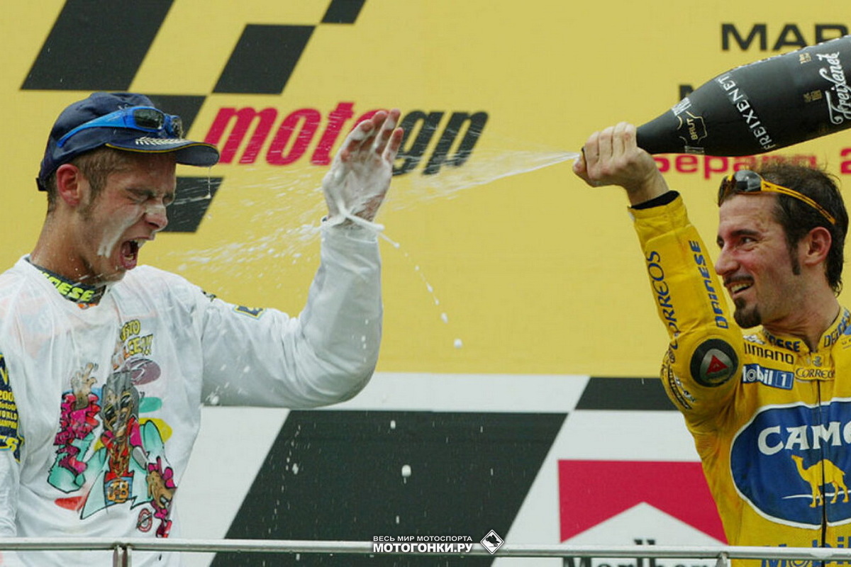 Макс Бьяджи и Валентино Росси - главные соперники в MotoGP в начале 2000-ных