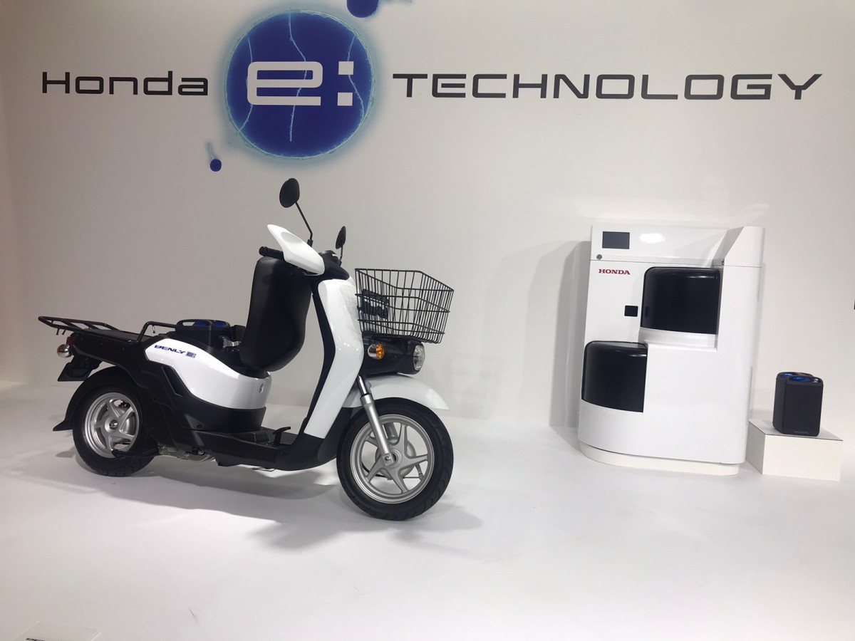 Технология Honda e: с быстрой заменой АКБ для скутеров и мотоциклов может стать индустриальным стандартом