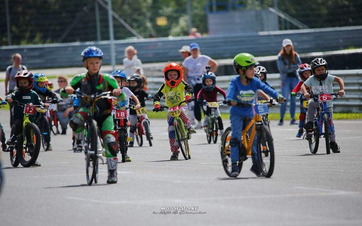 Детская велогонка на Moscow Raceway