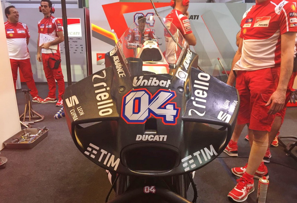 Шокирующие фото с тестов MotoGP: Ducati экспериментирует в аэродинамикой летом 2017 года