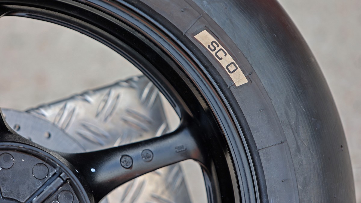 Новые Pirelli SC0 для заднего колеса