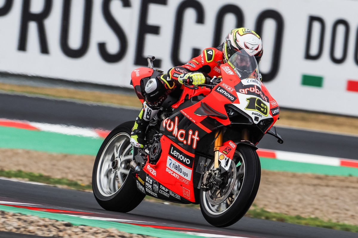 Альваро Баутиста выиграл 1-ю гонку на Autodrom Most и принес Ducati 1000-й подиум