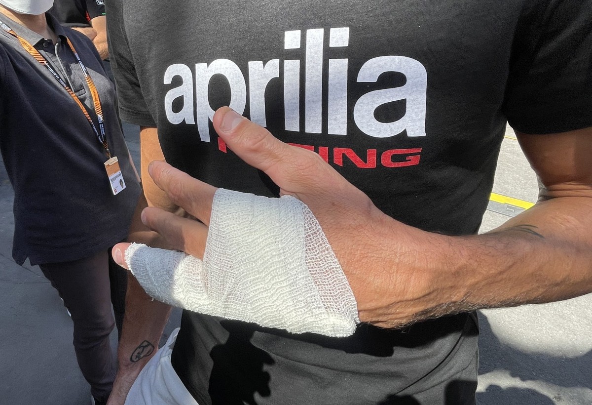 Алеш Эспаргаро сломал мизинец левой руки при аварии на тестах в Мизано