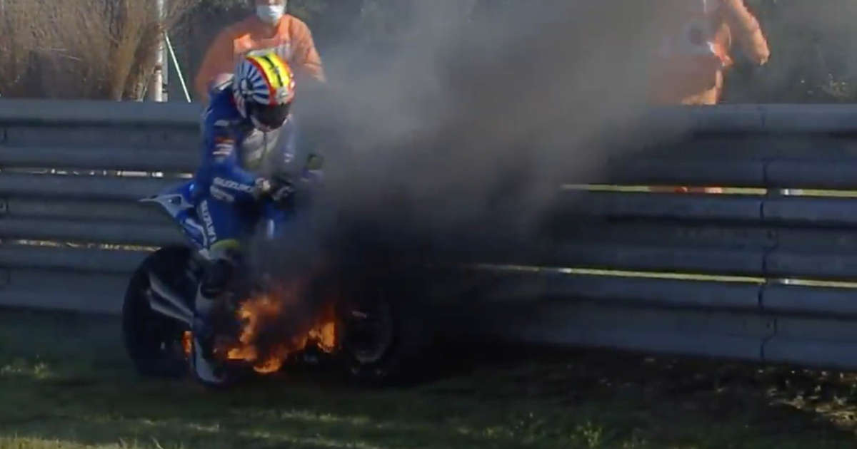 Мотоцикл заводского тест-пилота Suzuki Такую Тсуды загорелся на Гран-При Японии