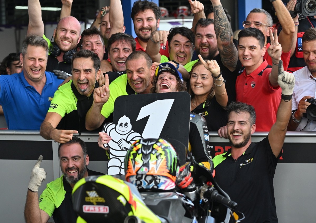 Марко Беццекки из VR46 Racing Team стал 10-м победителем квалификаций MotoGP в 2022 год