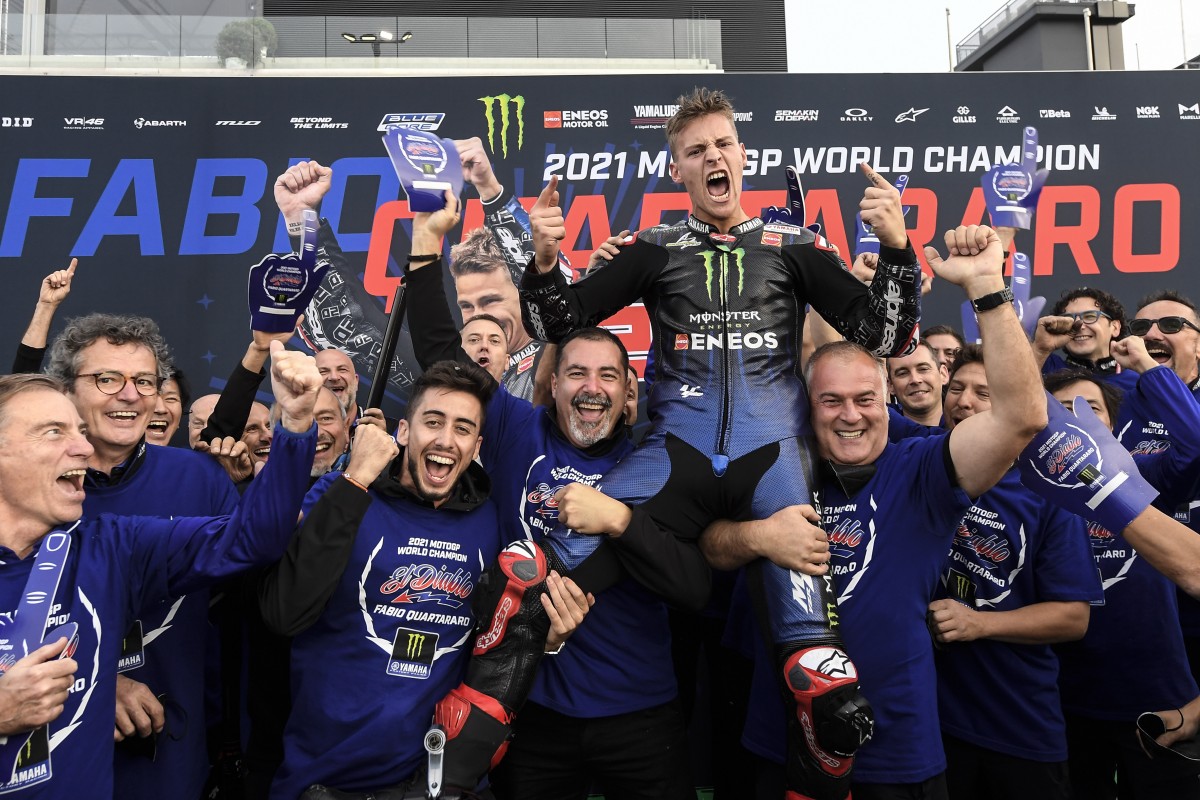 Фабио Куартараро стал чемпионом MotoGP 2021 года, благодаря умной стратегии команды