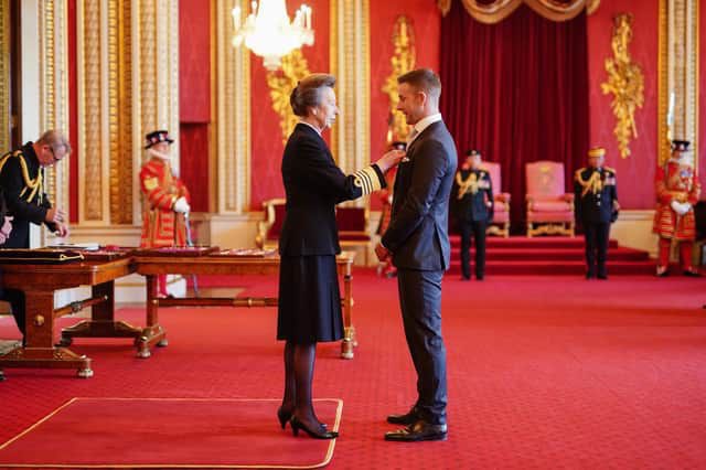 Принцесса Анна вручила Джонатану Рэю Орден Британской Империи (OBE)