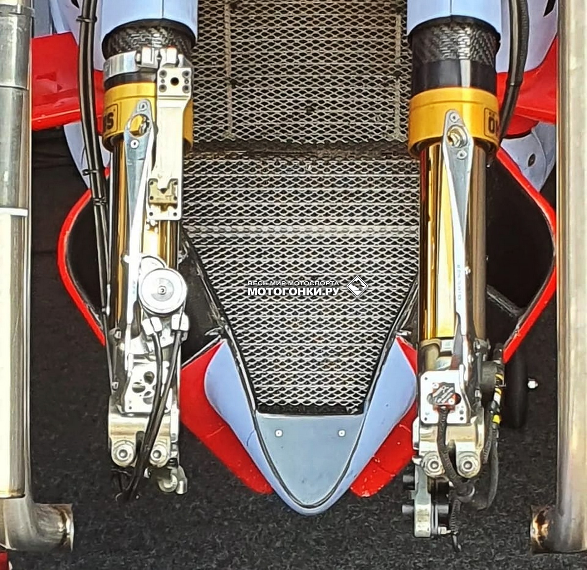 Запирающее устройство holeshot device-а на Ducati Desmosedici GP21 Энеа Бастианини (Gresini Racing)
