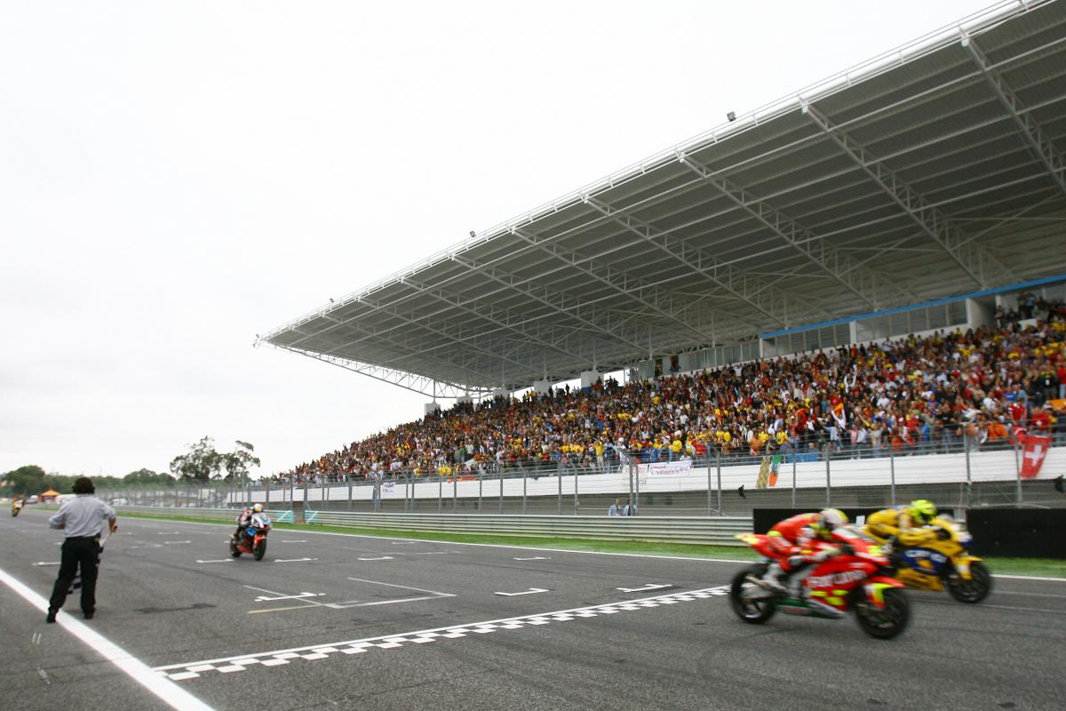 Финиш Гран-При Португалии MotoGP 2006 года