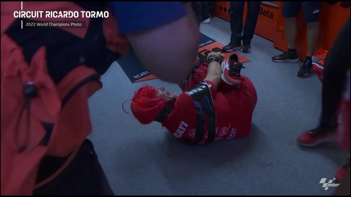 Доставка предателя Ducati Пупулена в бокс KTM: забирайте, он нам больше не нужен!