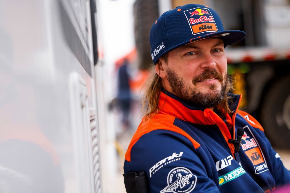 Тоби Прайс из Red Bull KTM рвется к лидерству на Дакаре-2023