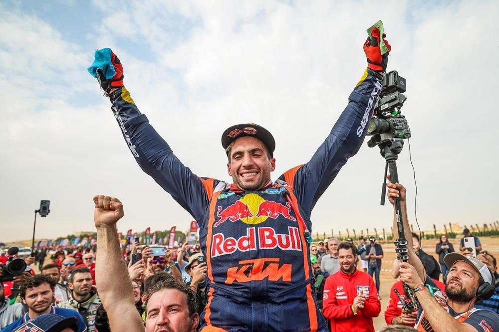 Кевин Беньявидес, победитель ралли Дакар 2023 с Red Bull KTM Factory Racing