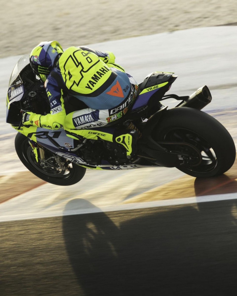 Валентино Росси на покатушках в Портимао не изменил Yamaha: на фото - кадры с осенних покатушек в Мизано
