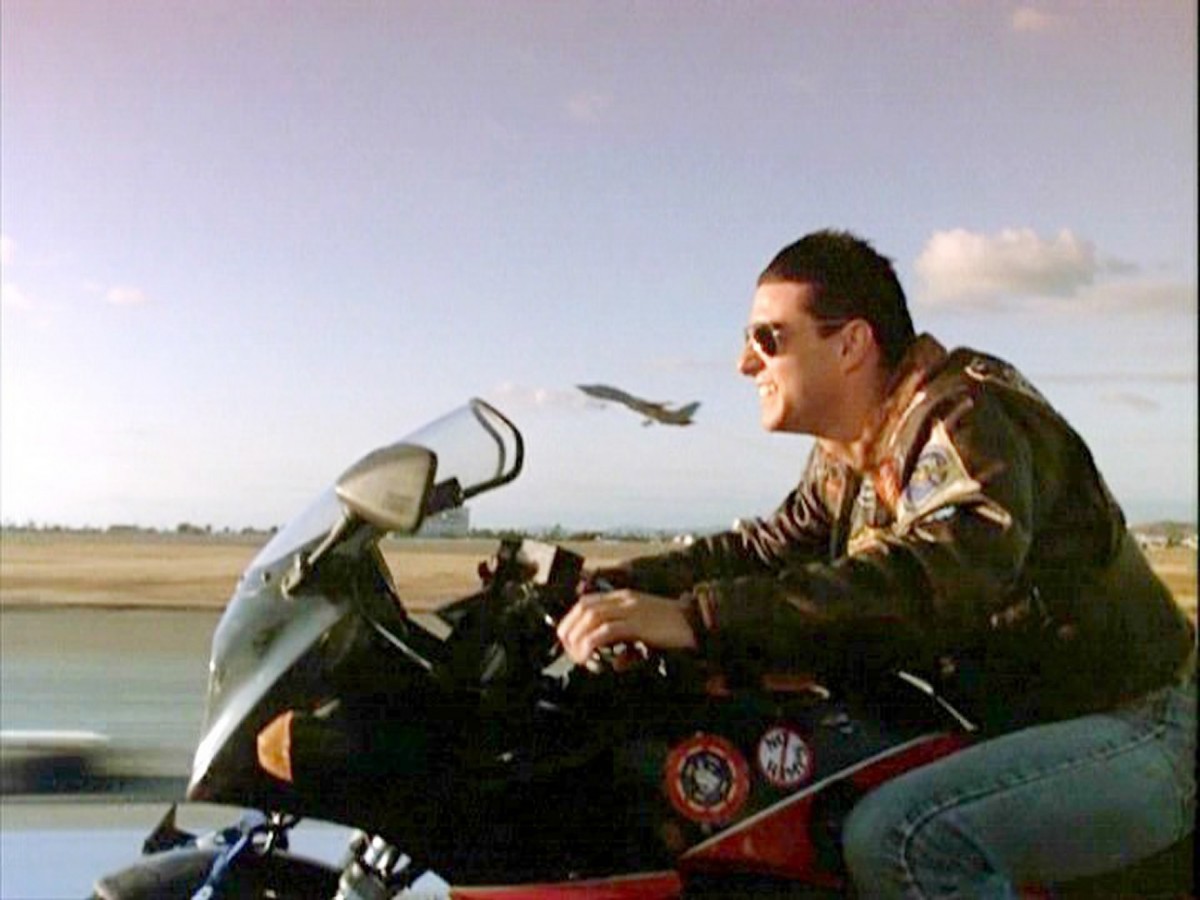 Кадр из фильма Top Gun - Том Круз на Kawasaki GPz900R