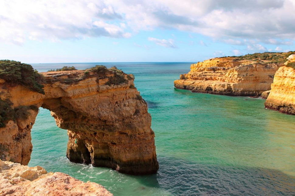Особые видовые арки - альгары - на побережье Портимао и Фору