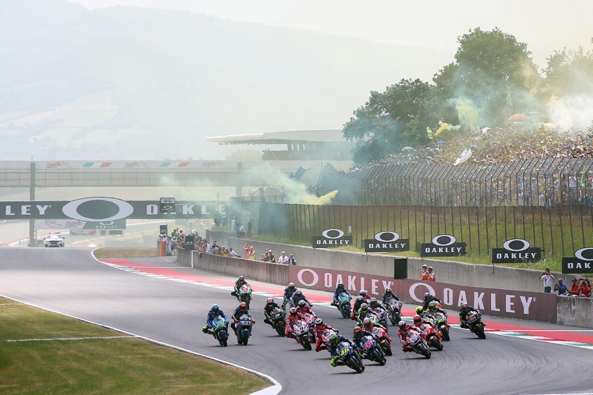 MotoGP - Гран-При Италии: всегда полные трибуны и полный газон!