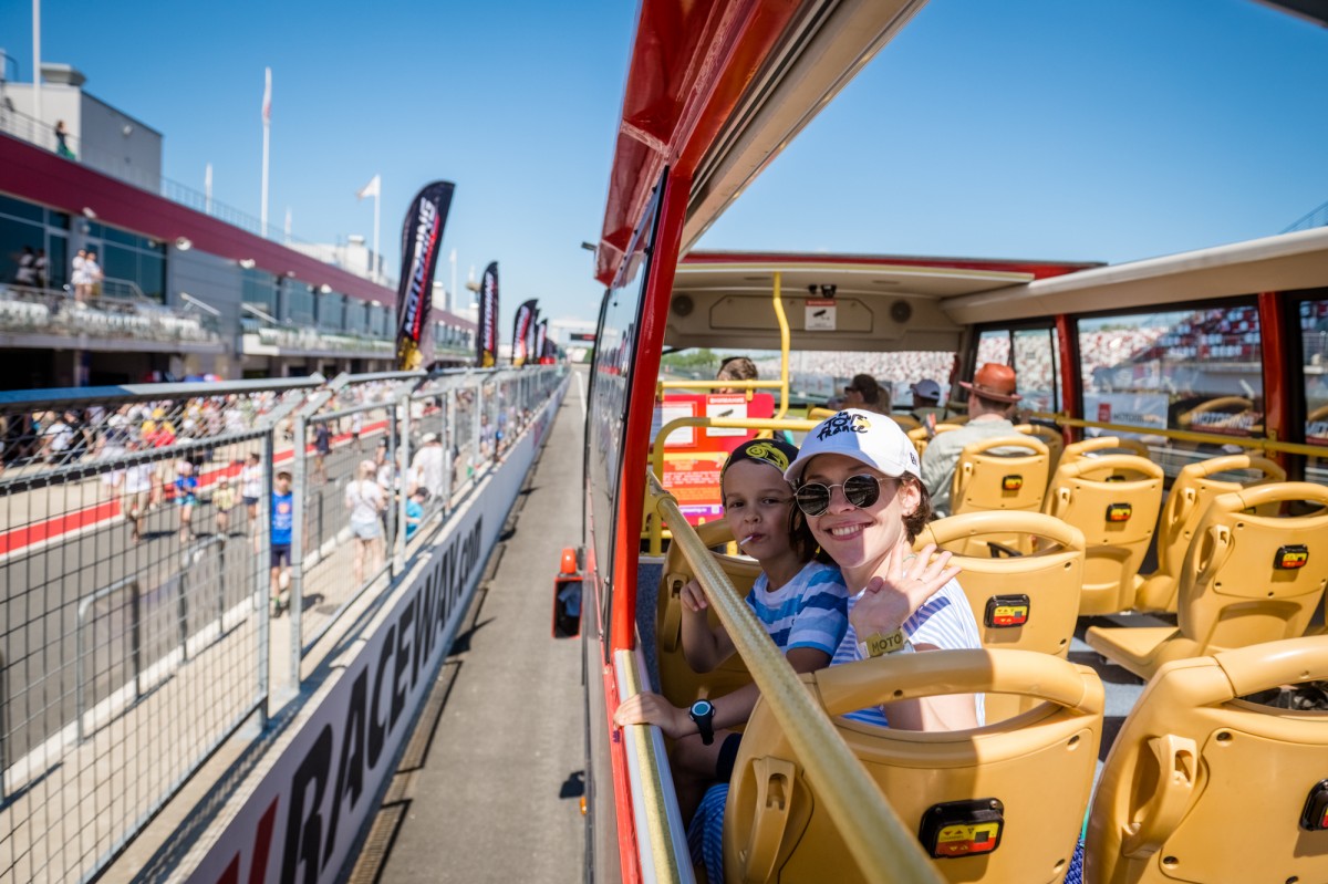 Тур по Moscow Raceway на гоночном автобусе