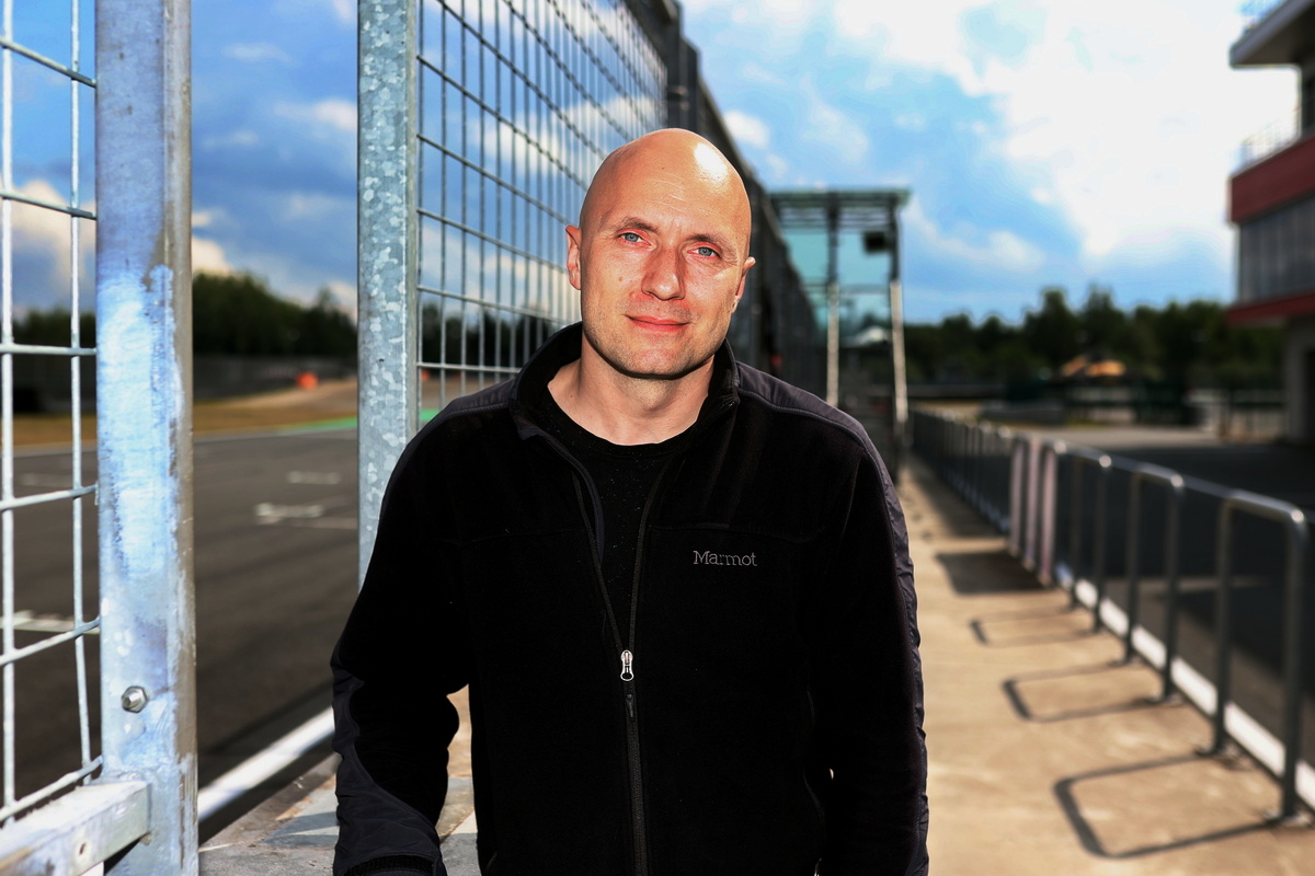 Артём Зажигай, инструктор Motoring Racing Academy