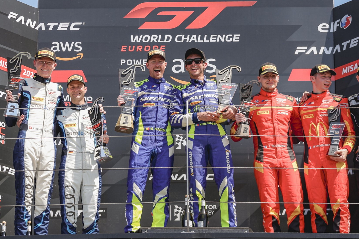 Валентино Росси и Максим Мартен взяли первую победу в GT World Challenge 2023