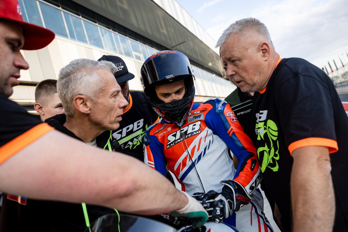 SPB Racing Team ловит гремлина в мотоцикле Макара - в Игоре поймал не удалось