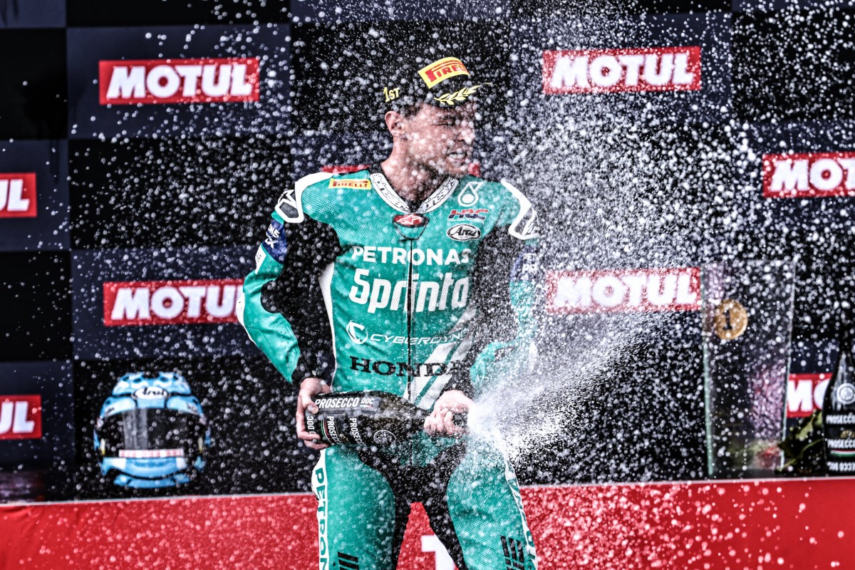 Тарран Маккензи принес Honda первую победу в World Supersport с 2016 года