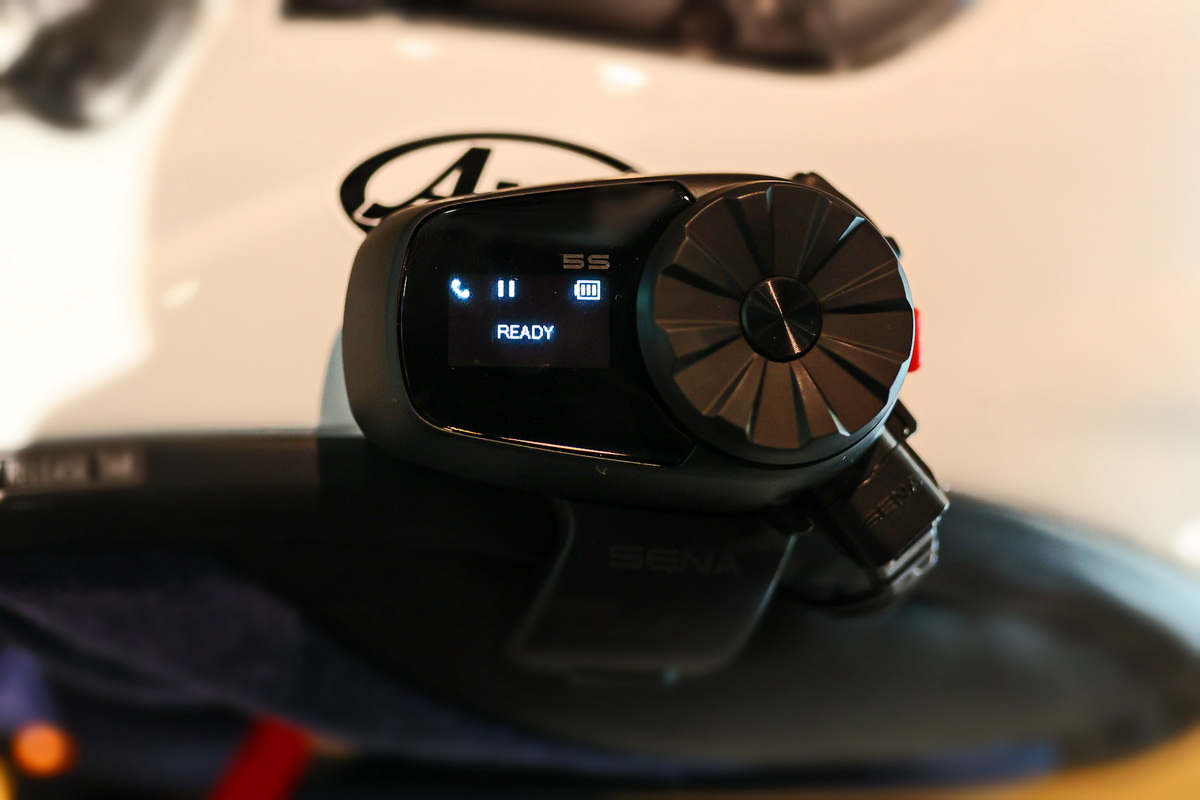 Тест-драйв мотогарнитуры SENA 5S-02 с шлемом ARAI Quantic (2023)