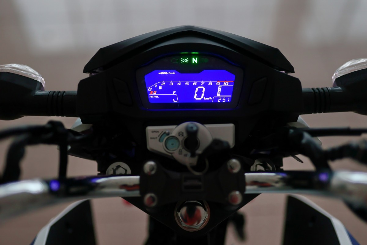 Honda CBF150R (2023) - за рулем