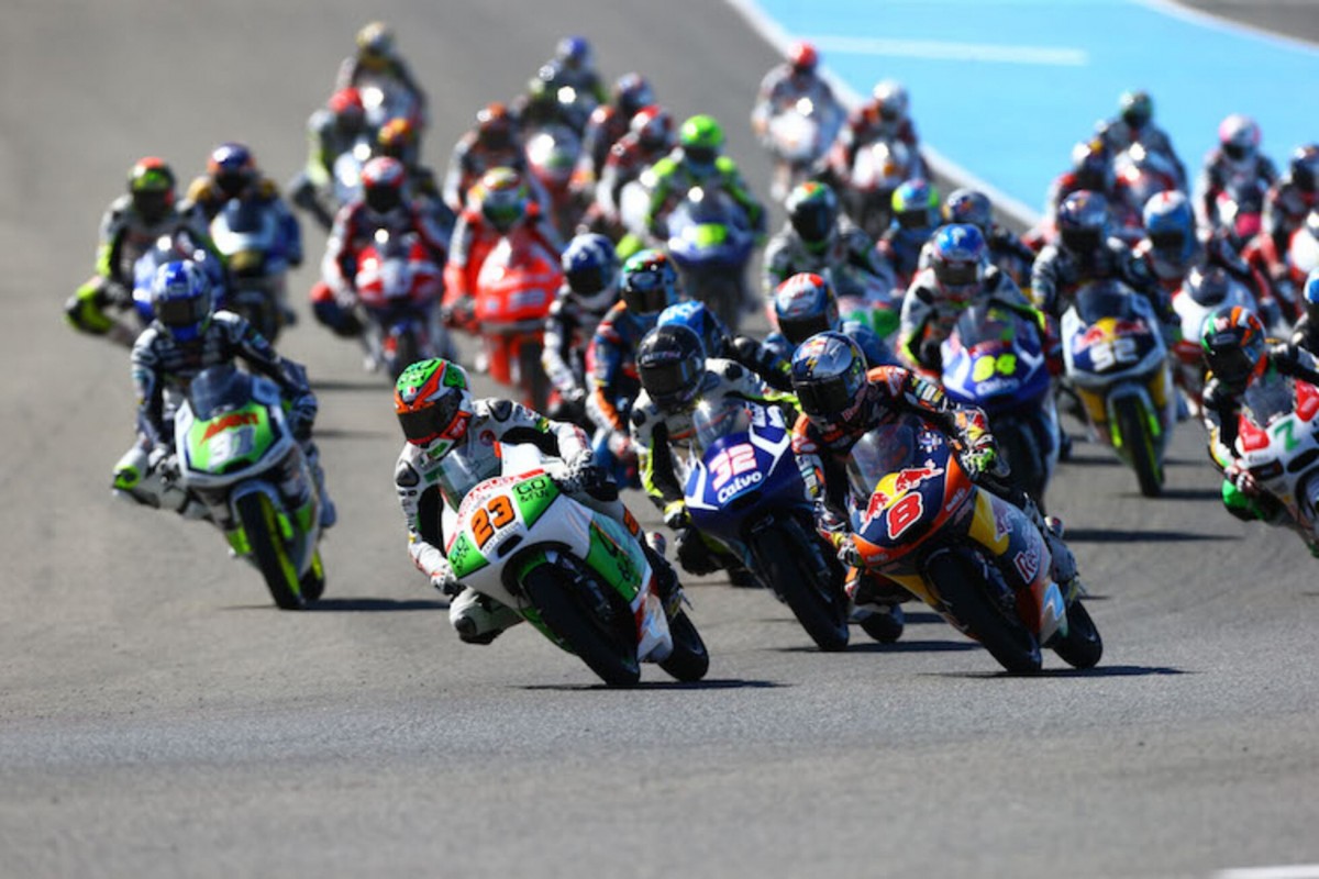 Moto3 - это арена противостояния Honda и KTM
